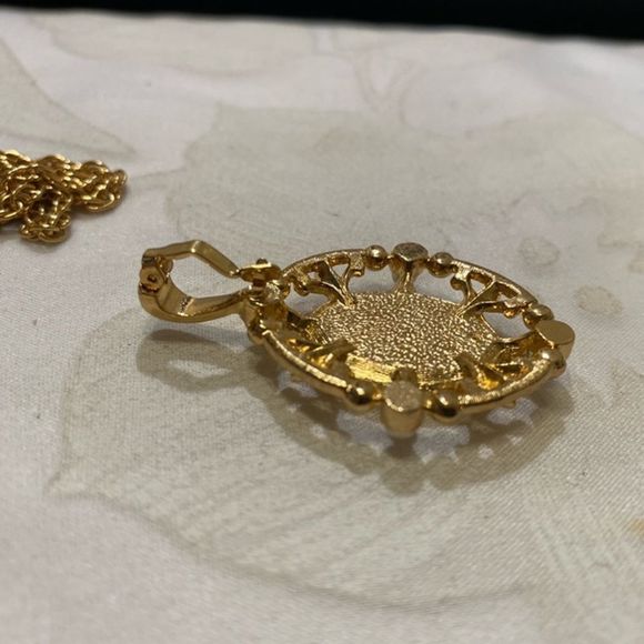 Vintage Gold Chain With Reverse Intaglio Cameo Pendant - Picture 14 of 15